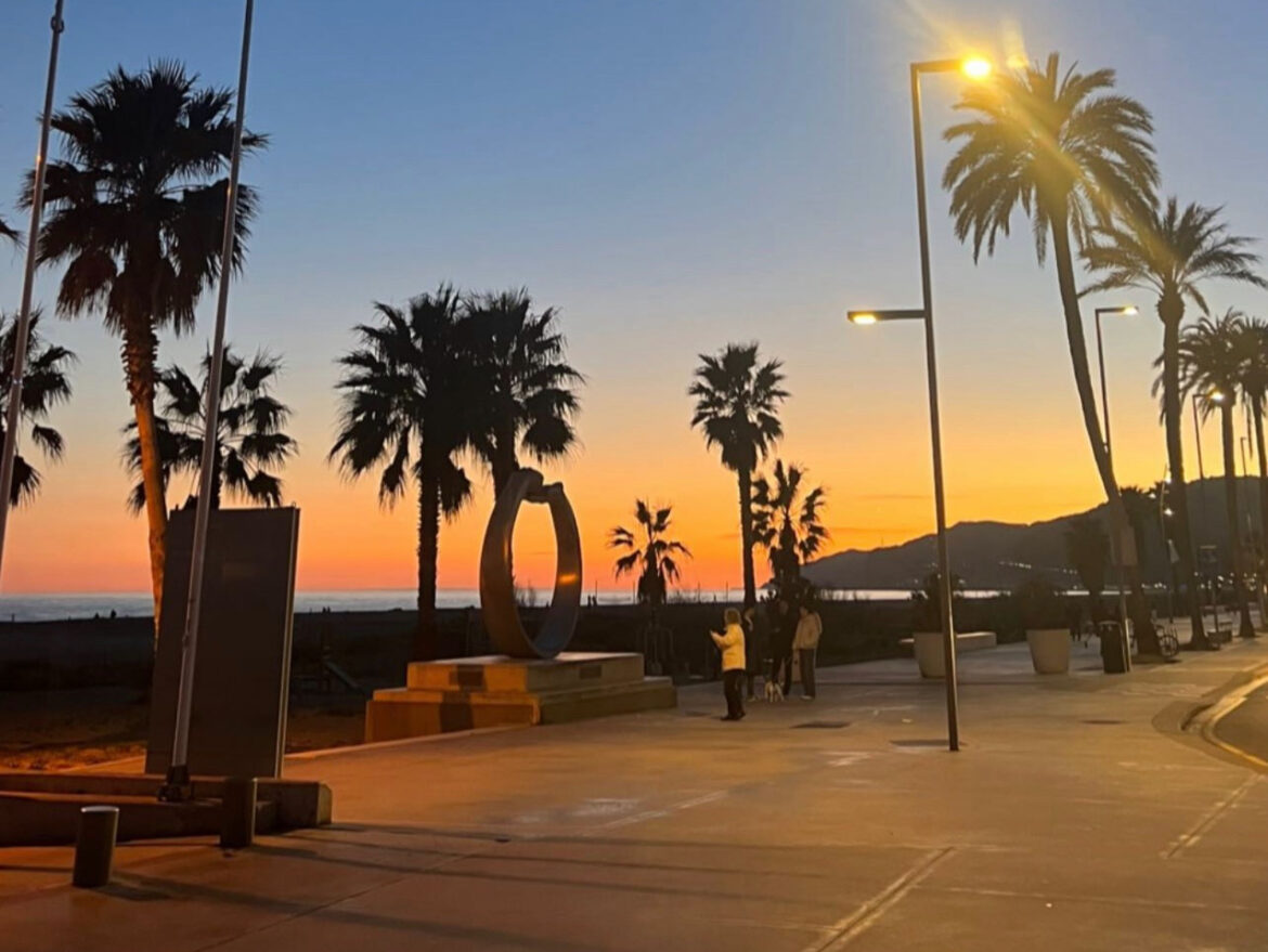 afterwork al atardecer frente al mar